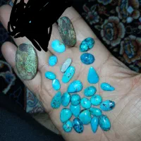 نگین انگشتر فیروزه نیشابورهم داره داخلش ی جا۴ تومن