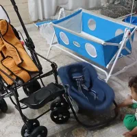 کالسکه با گهواره با نی نی خواب