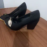 یک جفت کفش زنانه