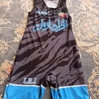 لباس و کفش کشتی