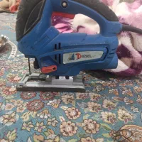 یک عدد دریل برقی توسن و یک عدد عمود بر