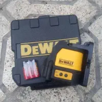 تراز لیری دوخط ۱۸۰ درجه دیوالت آلمانی نور سبز