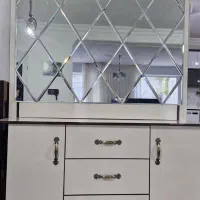 ایینه و کنسول در حد آکبند