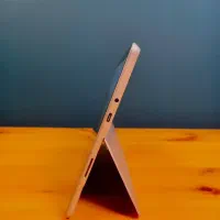 سرفیس GO2 کارکرده اما تمیز