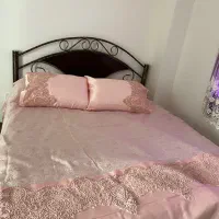 تخت خواب دو نفره و میز آرایش و تشک