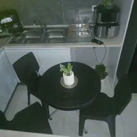 میز و۳عدد صندلی ۱۷ فروردین خریدم  به علت جابه جایی