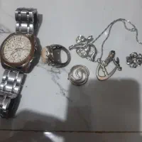 انگشتر و سنجاق سینه و ساعت