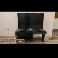 تلویزیون پاناسونیک و میز