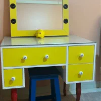 میز آرایش چراغ دار