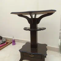 میز چوبی بلند