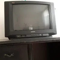 تلویزیون سامسونگ و میز تلویزیون