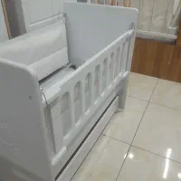 تخت کنار مادر