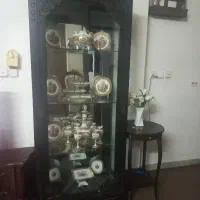 ویترین و آینه و شمعدان