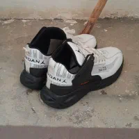 یک جفت کتونی سایز۴۳ نو