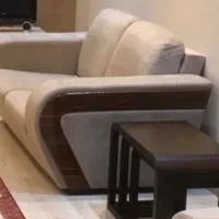 مبل راحتی ۴ نفره با سه میز عسلی