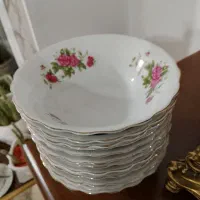 ظروف گل سرخ و دوتا سوپ خوری