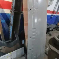 سینی ایسوزو و ستون طرف راننده