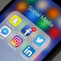 ادمین یا گرافیست طراح استوری دورکار
