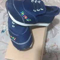 دو عدد کفش اسپرت  سایز 32 و 34