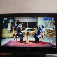 تلویزیون ال سی دی ۳۲ اینچ به همراه میز