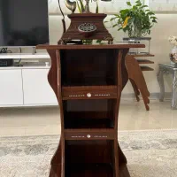 تلفن و میز تلفن