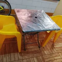 (میز تاشو پایه فلزی و جفت صندلی)