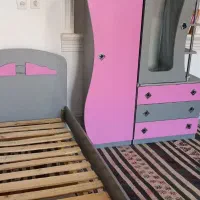 تخت کمد لباس با ویترین کاملا نو .یه دوچرخه