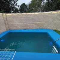 کلبه همراه با استخر آب گرم