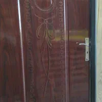 درب اتاقی با چهار چوب