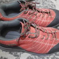 کفشهای تمیز با جنس خوب در حد نو