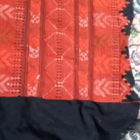 خیاط هستم تکی میدوزم