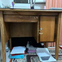 میز تحریر و کتابخانه