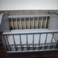 تخت کنار مادر
