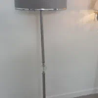 آباژور ایستاده