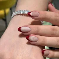 خدمات کاشت ناخن