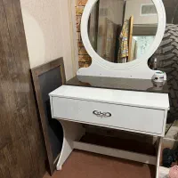 میز میکاپ دو ور کشوخور سالم و تمیز تخفیف جزیئ