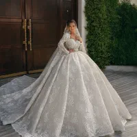 نیازمند فروشنده لباس عروس