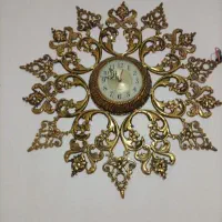 ساعت دیواری وگلدان