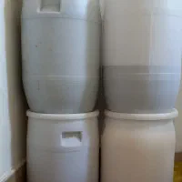 دبه های نو ، جنس محکم ، فقط یک بار استفاده شده