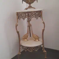 میز برنز همراه باسنگ های سالم