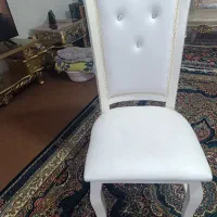 یک عدد صندلی تمیز