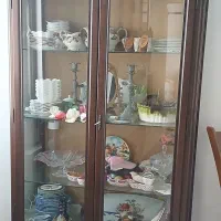 بوفه ی چوبی ظرف و دکوری
