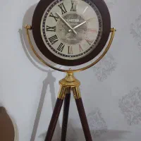 ساعت ایستاده سه پایه