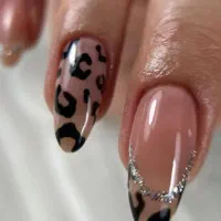 خدمات کاشت ناخن فقط 550. اصلاح و ابرو کوتاهی مو