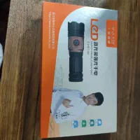 چراغ قوه لنز دارد