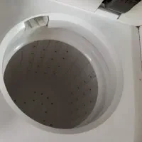 یک دستگاه ماشین لباسشویی دو قلو اسنوا