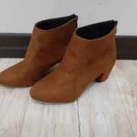 بوت سایز سی و نه با کفی سایز سی و هشت