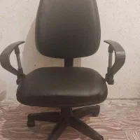صندلی اداری در حد نو