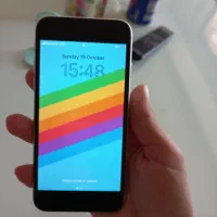 گوشی آیفون تمیز SE2020