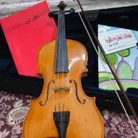 ساز ویالن،آرشه و کتاب